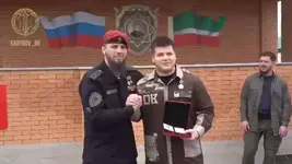 Z-каналы возмутились кадрами награждения Адама Кадырова новой медалью.webp