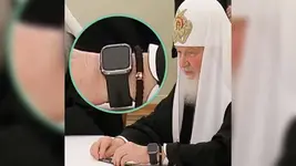 Патриарх Кирилл начал носить Apple Watch.webp