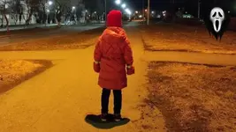 Россиян будут штрафовать, если их ребёнок гуляет после 22_00 без сопровождения взрослых.webp