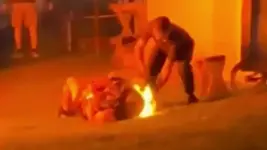 В Башкирии мужчина поджег дом, где находились его теща и жена, из-за того, что они не давали ...webp
