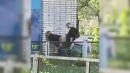Пара занялась сексом прямо на улице у коляски с ребёнком_ очевидцы были в шоке.webp